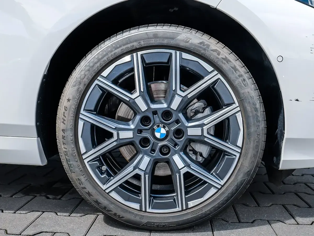 Gebraucht BMW 220 150 PS (110 kW) 2025 Weiß Coupé