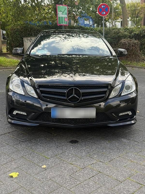 Gebraucht Mercedes E350 AMG 265 PS (194 kW) 2011 Schwarz Coupé