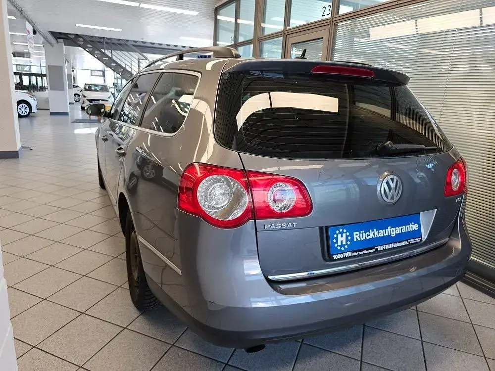 Gebraucht VW Passat 116 PS (85 kW) 2006 Silbermet. Kombi
