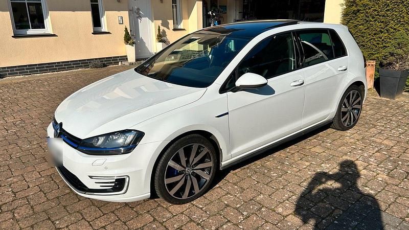 Gebraucht VW Golf VII GTE 204 PS (150 kW) 2015 Weiß Limousine