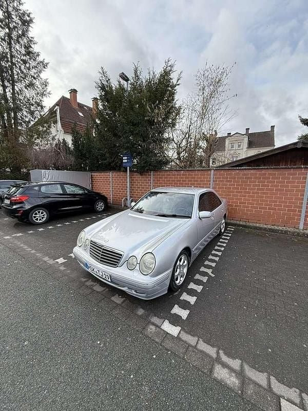 Gebraucht Mercedes E280 Avantgarde 204 PS (150 kW) 1999 Limousine