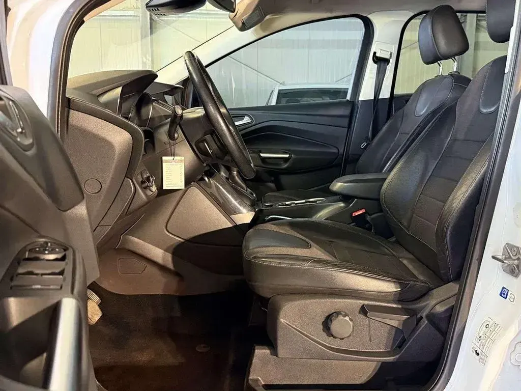 Gebraucht Ford Kuga Titanium 179 PS (131 kW) 2016 Weiß SUV