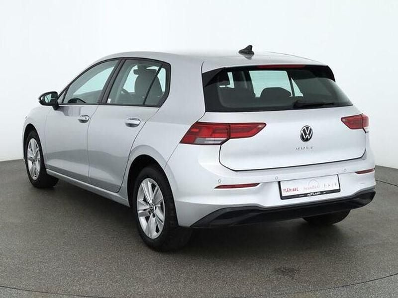 Gebraucht VW Golf VIII 131 PS (96 kW) 2023 Reflexsilber metallic Limousine