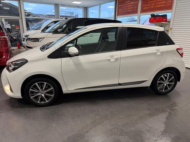 Gebraucht Toyota Yaris Team 111 PS (81 kW) 2020 Weiß Kleinwagen