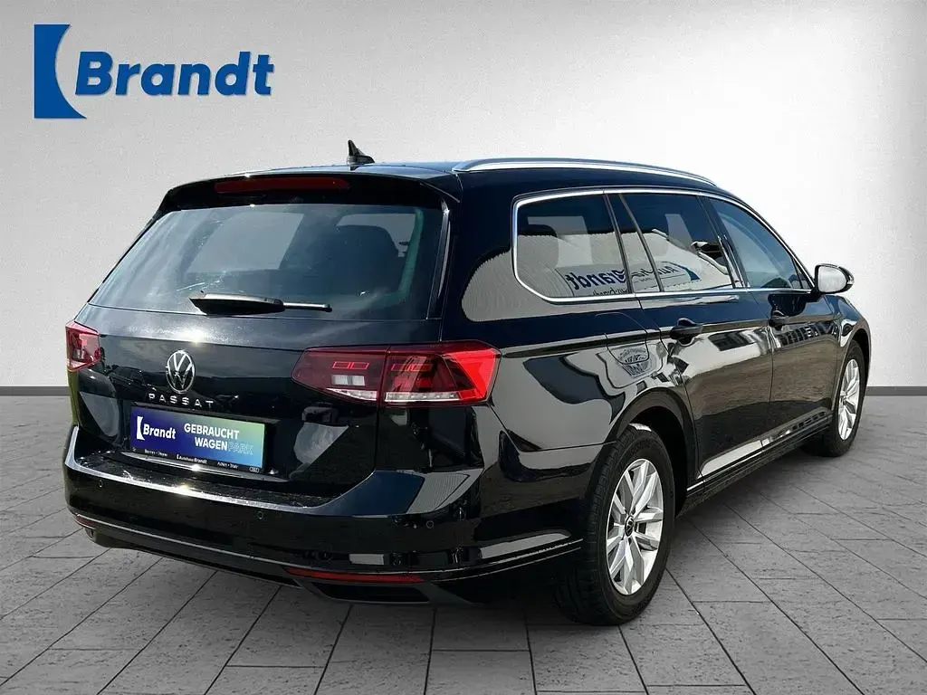 Gebraucht VW Passat Business 122 PS (89 kW) 2022 Deep black perleffekt (metallic) Kombi