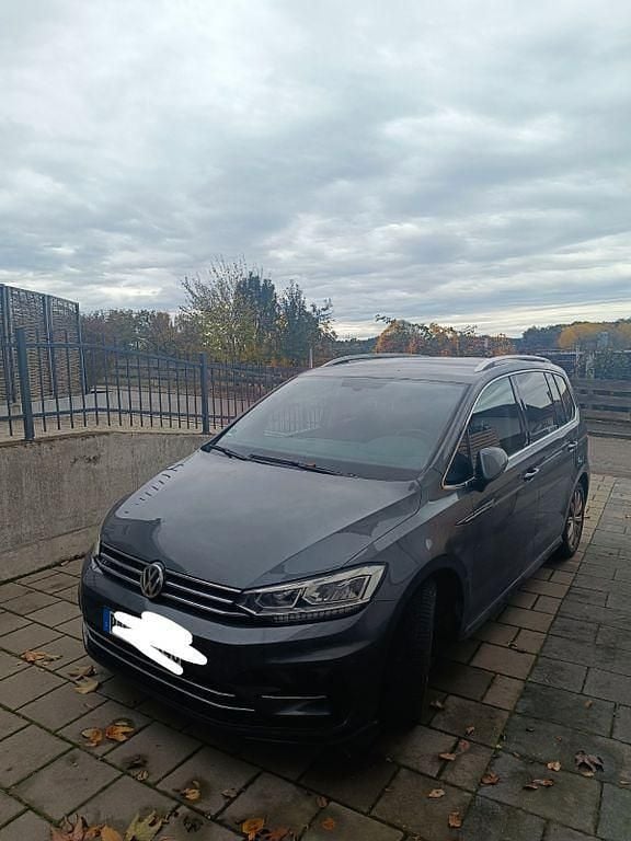 Grau Gebraucht 2019 VW Touran Highline Van / Kleinbus | 22.999 € (Fairer Preis) - Bild 1/3