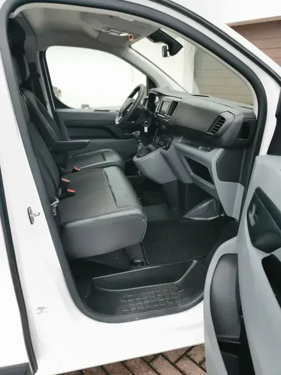 Gebraucht Opel Vivaro-e Combi 120 PS (88 kW) 2021 Weiß Van / Kleinbus
