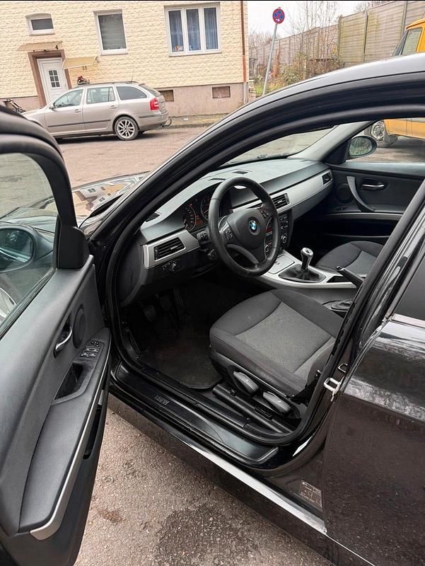 Gebraucht BMW 318 129 PS (94 kW) 2007 Schwarz Limousine