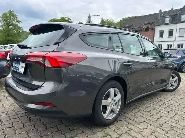 Używany Ford Focus 120 KM (88 kW) 2022 Szary Kombi