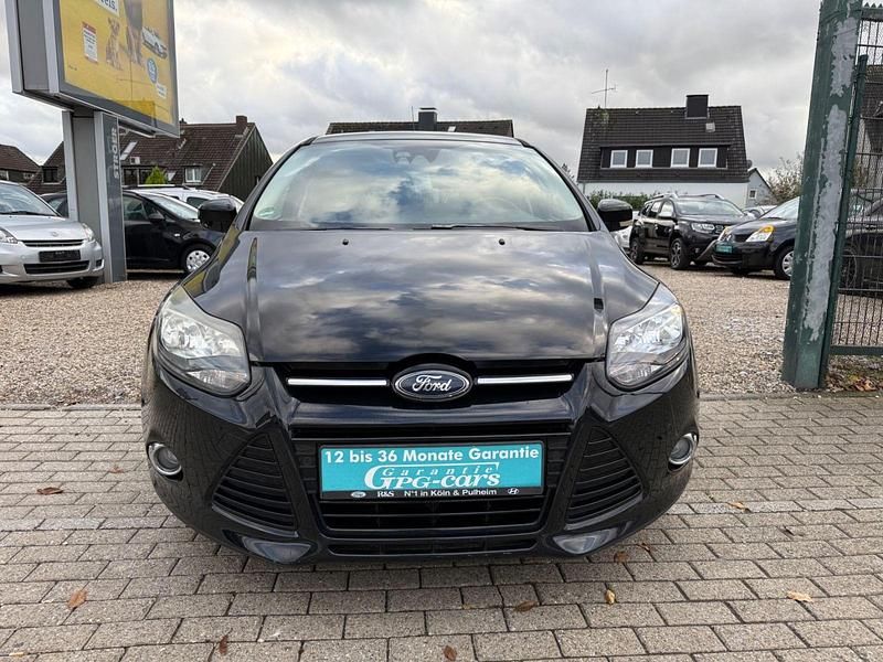Pantherschwarz metallic Gebraucht 2011 Ford Focus Titanium Kleinwagen | 3.499 € (Fairer Preis) - Bild 1/4