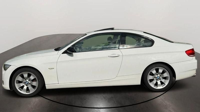 Gebraucht BMW 325 218 PS (160 kW) 2009 Weiß Coupé