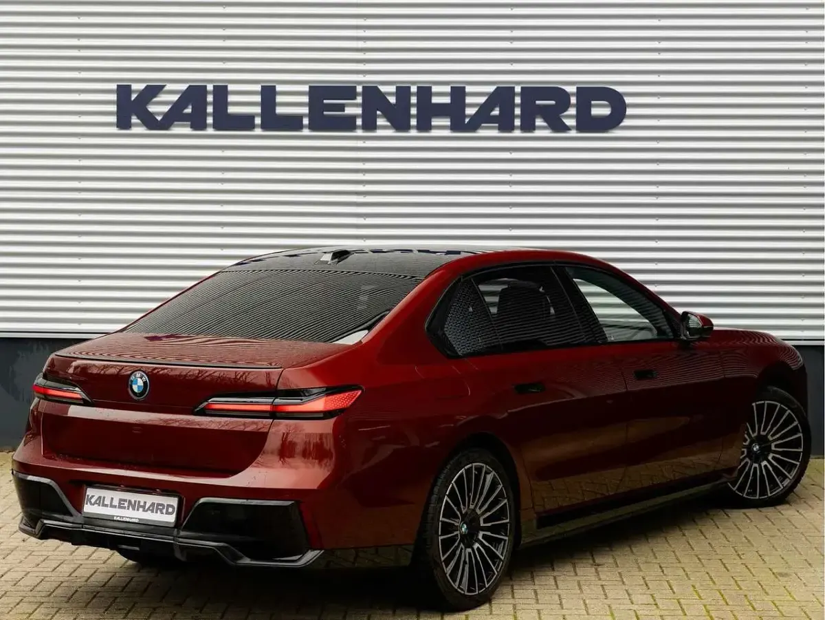 Gebraucht BMW i7 M Sport 334 kW (455 PS) 2024 Rot Limousine