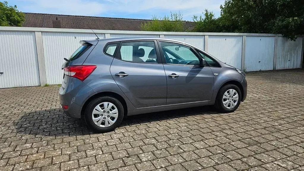 Gebraucht Hyundai ix20 Style 90 PS (66 kW) 2014 Silber Kleinwagen
