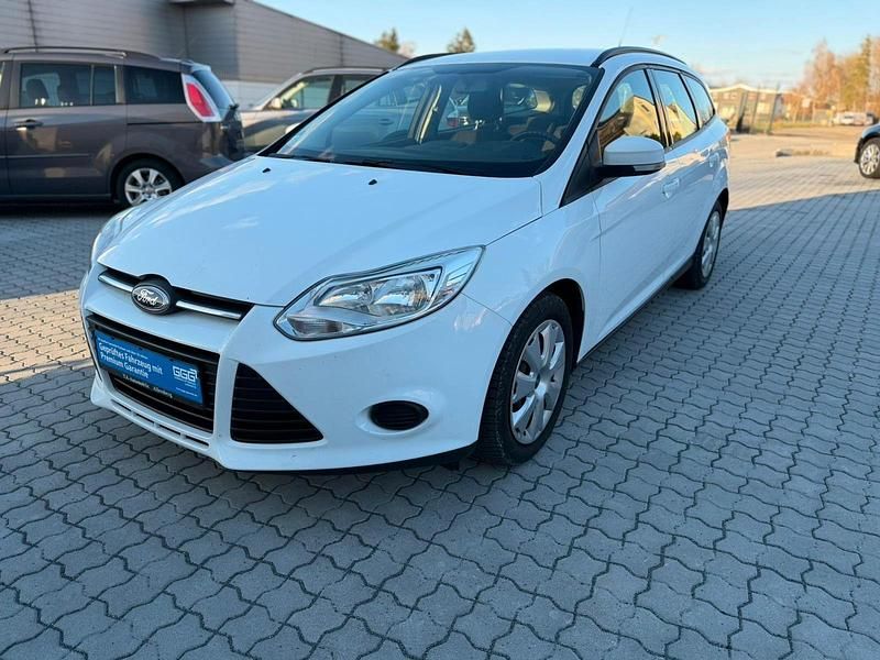 Gebraucht Ford Focus Trend 101 PS (74 kW) 2014 Weiß Kombi