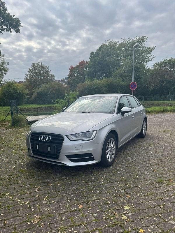 Silber Gebraucht 2013 Audi A3 Sportback Attraction Kleinwagen | 8.800 € (Fairer Preis) - Bild 1/4