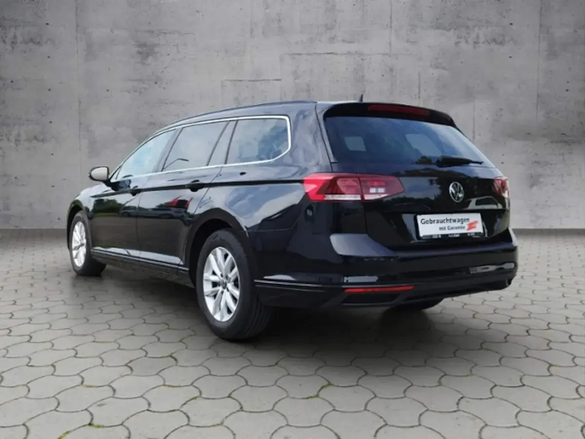 Gebraucht VW Passat Business 150 PS (110 kW) 2022 Deep black perleffekt Kombi