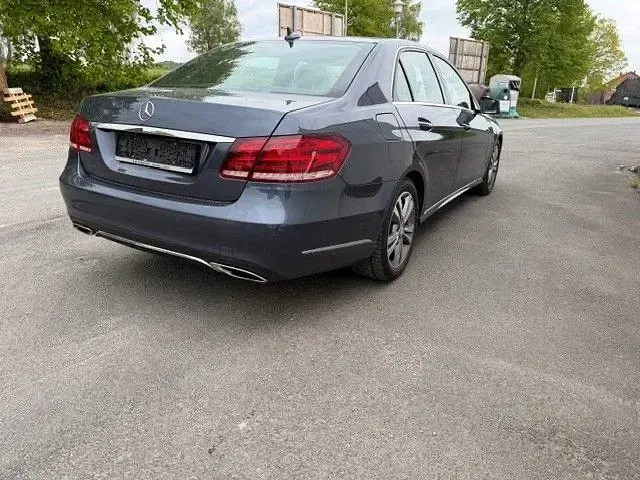 Gebraucht Mercedes E400 333 PS (244 kW) 2014 Blau Limousine