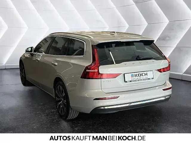 Gebraucht Volvo V60 145 PS (106 kW) 2023 Kombi