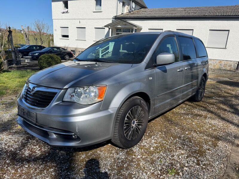 Gebraucht Lancia Voyager S 177 PS (130 kW) 2014 Silber Van / Kleinbus