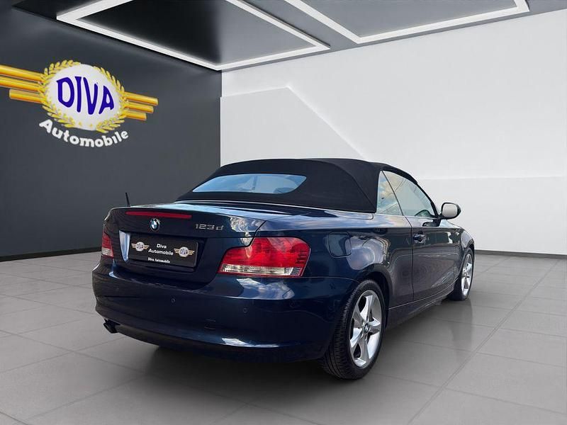 Gebraucht BMW 123 Cabriolet Sport Line 204 PS (150 kW) 2012 Blau Cabrio