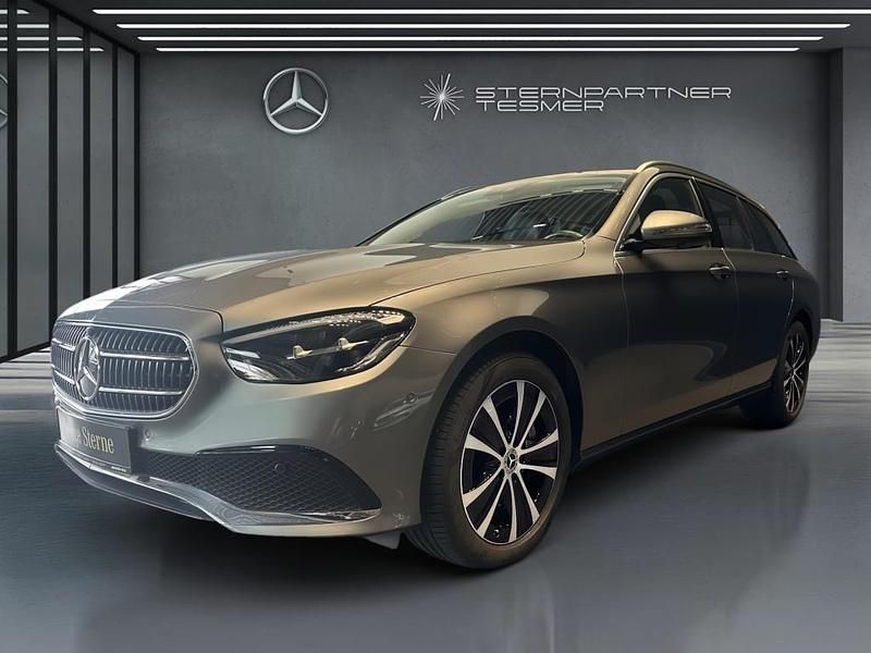 Grau Gebraucht 2022 Mercedes E300 Limousine | 32.790 € (Guter Preis) - Bild 1/3