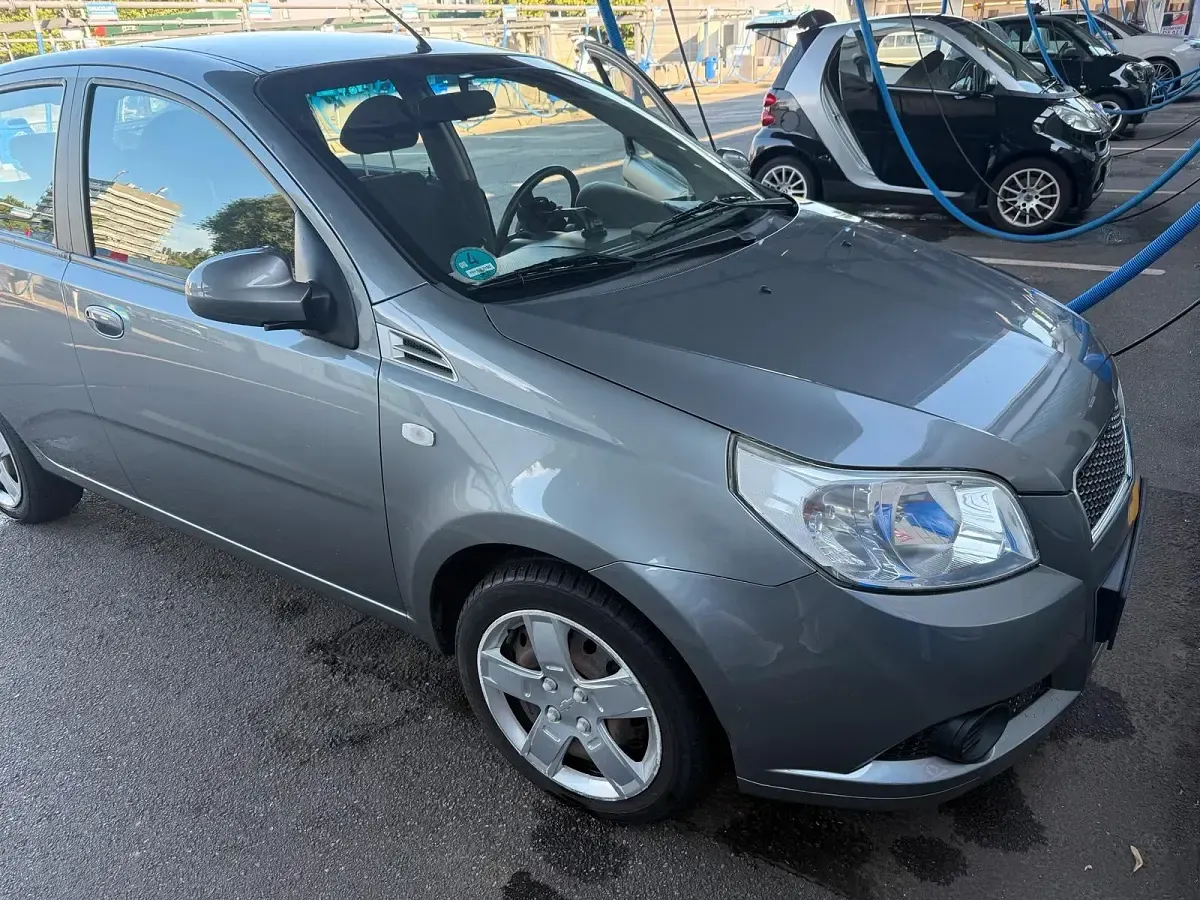 Gebraucht Chevrolet Aveo 84 PS (61 kW) 2010 Grau Kleinwagen