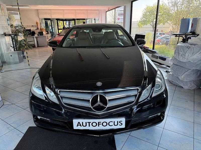 Gebraucht Mercedes E250 204 PS (150 kW) 2010 Schwarz Coupé