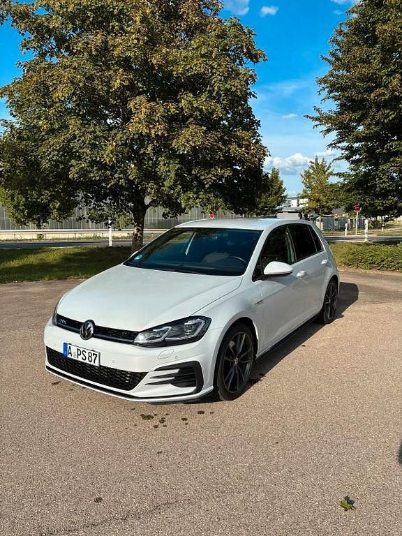 Weiß Gebraucht 2017 VW Golf VII GTD Limousine | 18.650 € (Teuer) - Bild 1/4