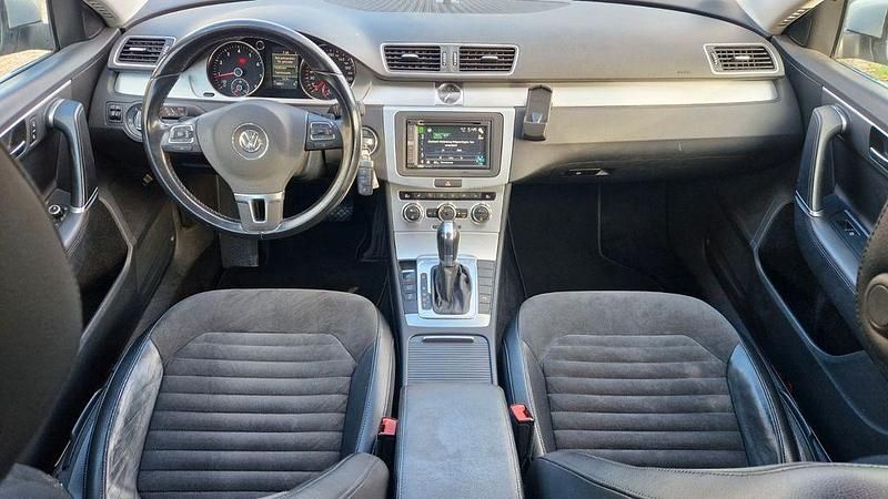 Silber Gebraucht 2012 VW Passat Limousine | 6.300 € (Superpreis) - Bild 1/4