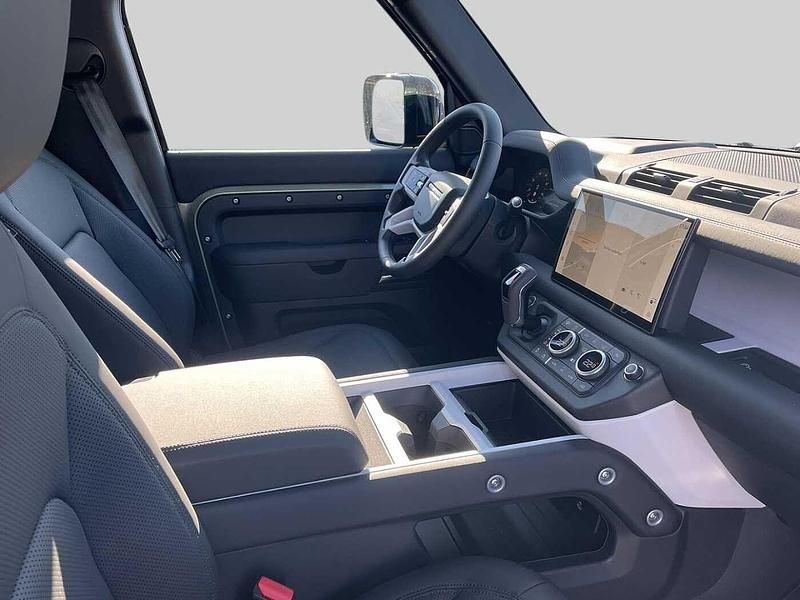 Gebraucht Land Rover Defender SE Dynamic 304 PS (223 kW) 2025 Pangea green SUV