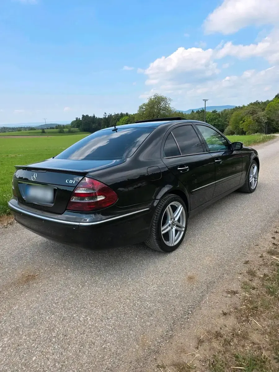 Gebraucht Mercedes E270 Elegance 177 PS (130 kW) 2005 Schwarz Limousine