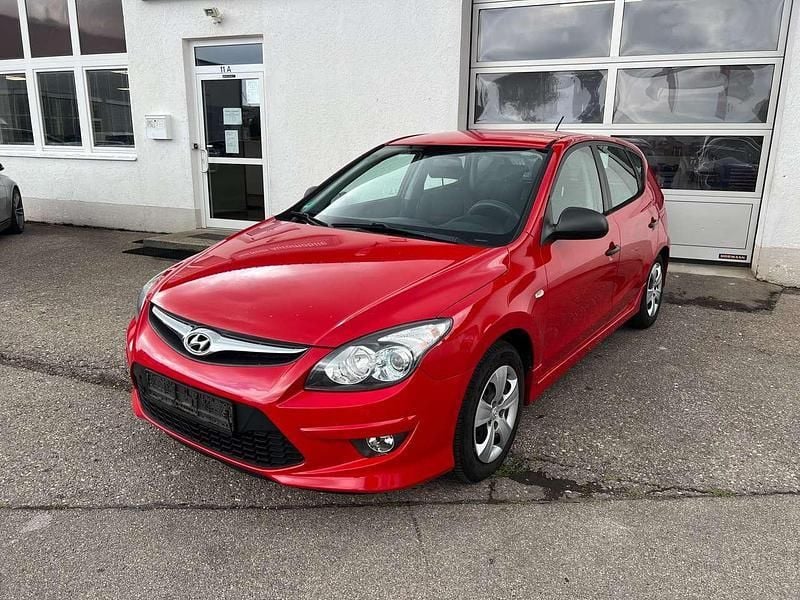 Shine red Gebraucht 2010 Hyundai i30 Edition+ Kleinwagen | 1.980 € (Guter Preis) - Bild 1/4