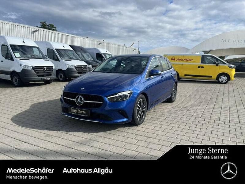 Gebraucht Mercedes B200 Progressive 163 PS (119 kW) 2024 Lack spektralblau Van / Kleinbus