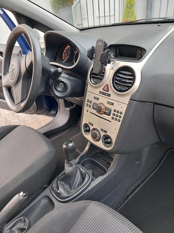 Second-hand Opel Corsa 80 CP (58 kW) 2009 Albastru Hatchback