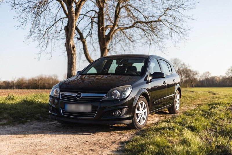Gebraucht Opel Astra 110 PS (80 kW) 2009 Schwarz Limousine