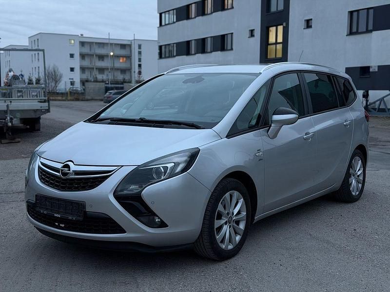 Silber Gebraucht 2013 Opel Zafira Tourer Van / Kleinbus | 3.990 € (Superpreis) - Bild 1/4