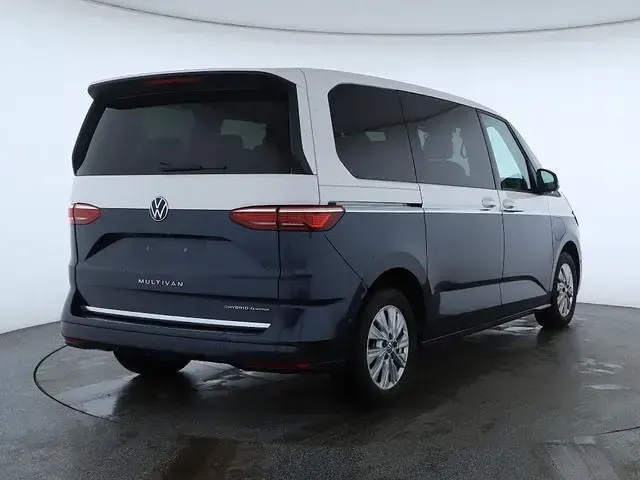 Gebraucht VW T7 Basis 245 PS (180 kW) 2025 Blaukeine angabe Van