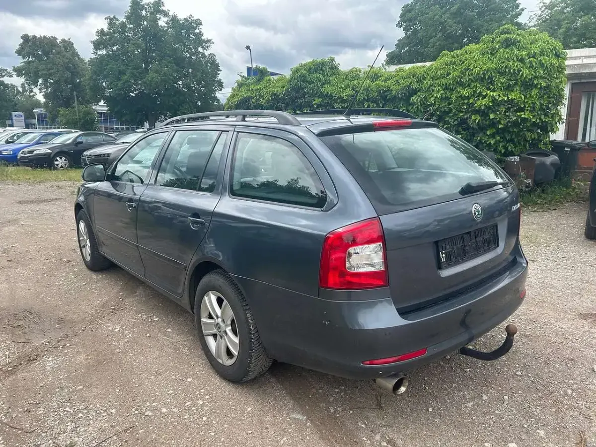 Gebraucht Skoda Octavia Impuls Edition 105 PS (77 kW) 2010 Anthracitegrau metallic Kombi