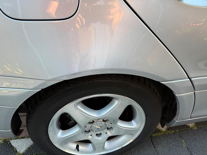 Gebraucht Mercedes C180 129 PS (94 kW) 2001 Silber Limousine