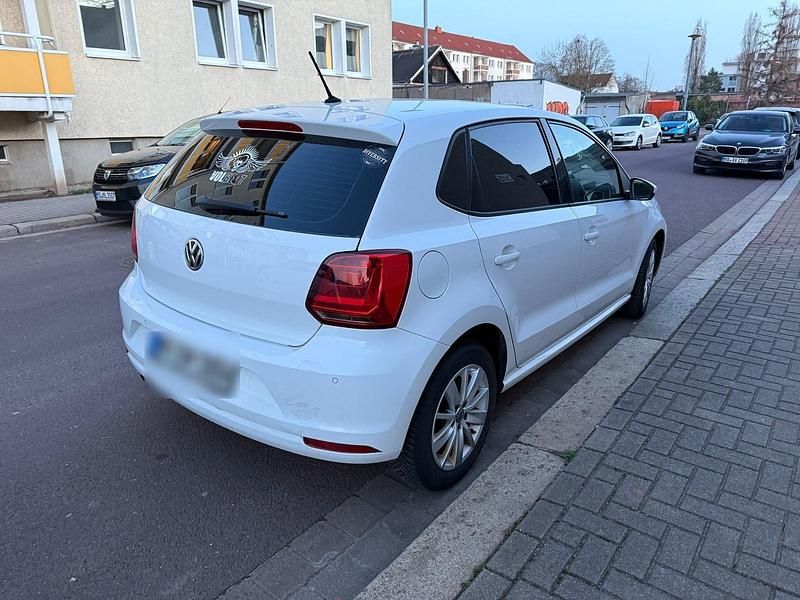 Gebraucht VW Polo 90 PS (66 kW) 2015 Weiß Limousine