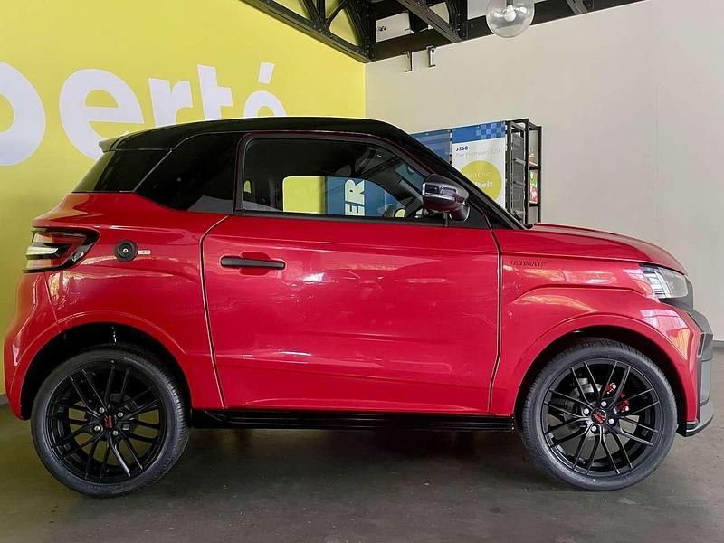 Ny Ligier JS50 2026 Röd Halvkombi