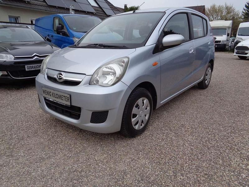 Gebraucht Daihatsu Cuore 58 PS (42 kW) 2008 Silber grau Kleinwagen