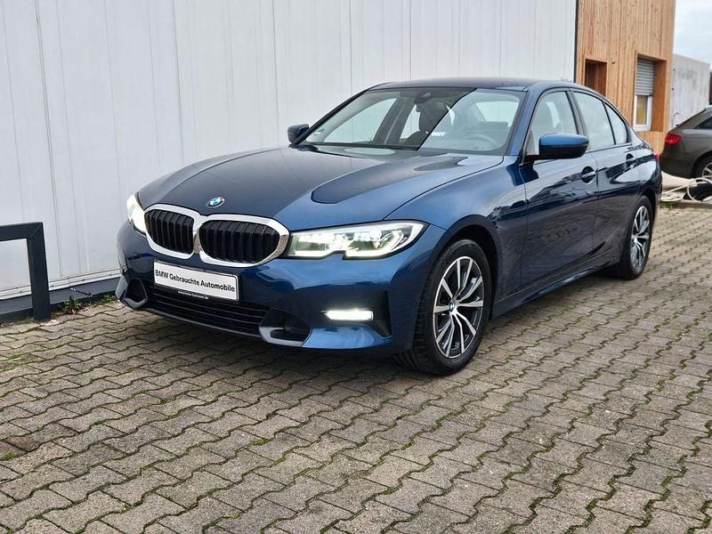 Blau Gebraucht 2021 BMW 320 Sport Line Limousine | 27.998 € (Guter Preis) - Bild 1/4