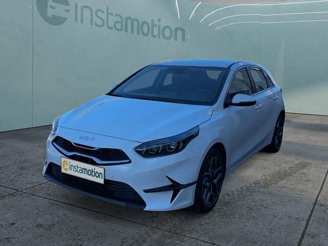 Gebraucht Kia Ceed Spirit 140 PS (102 kW) 2024 Weiß Kleinwagen
