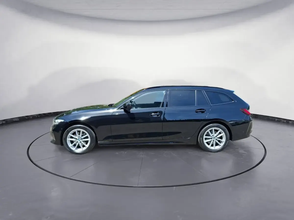 Gebraucht BMW 320 Sport Line 190 PS (139 kW) 2023 Kombi