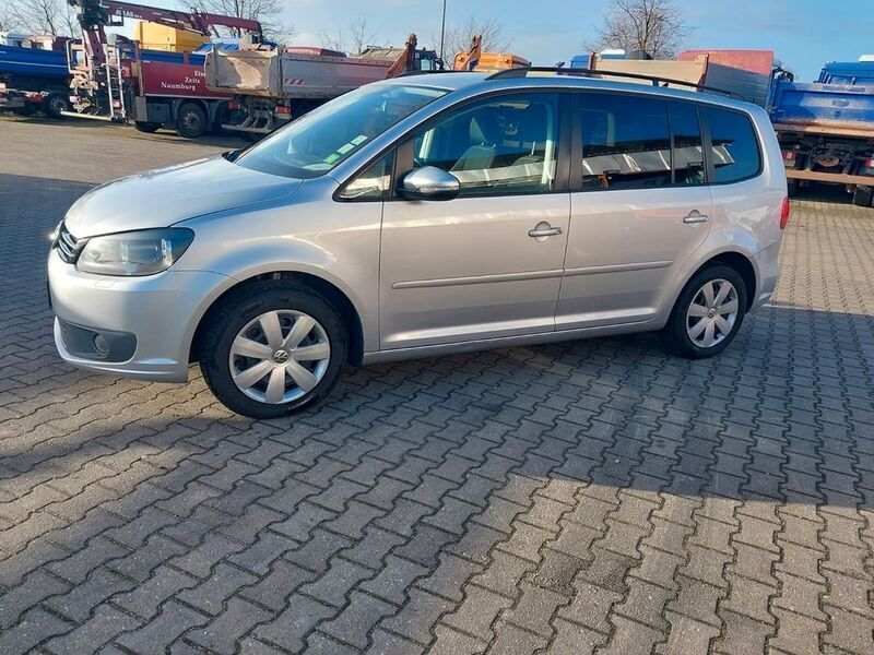 Silber Gebraucht 2011 VW Touran Comfortline Van / Kleinbus | 4.990 € (Guter Preis) - Bild 1/4
