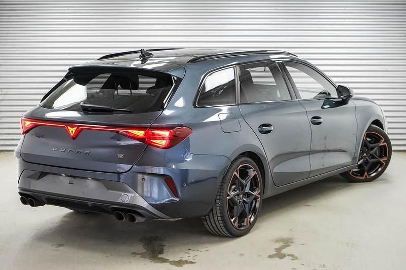 Gebraucht Cupra Leon VZ 333 PS (244 kW) 2025 Magnetic grau metallic (s7) Kombi