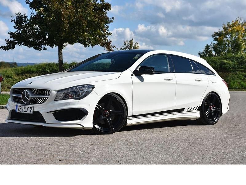 Weiß Gebraucht 2015 Mercedes CLA220 Shooting Brake AMG Kombi | 16.555 € (Teuer) - Bild 1/4