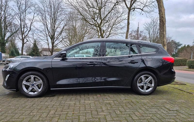 Gebraucht Ford Focus Trend 120 PS (88 kW) 2019 Schwarz Kombi
