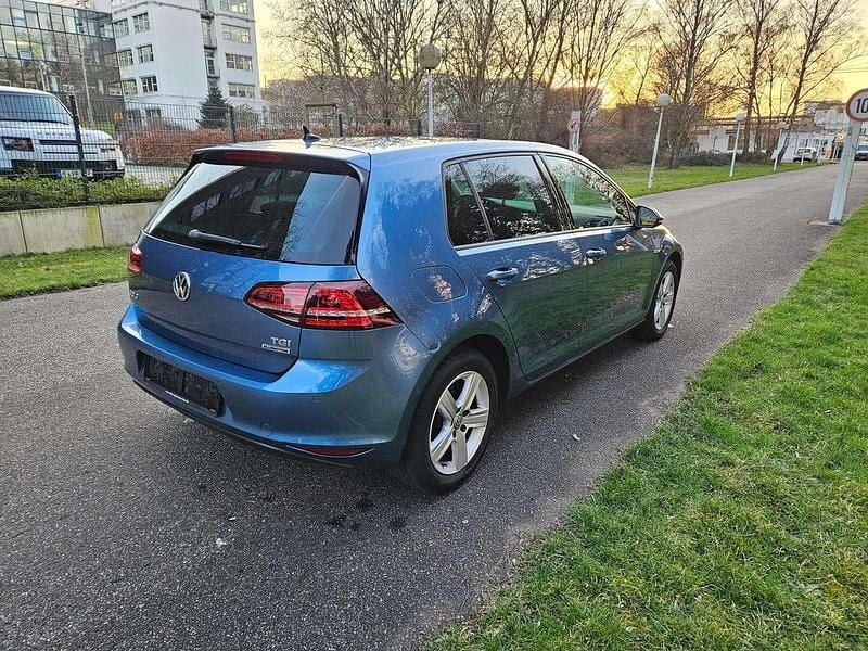 Gebraucht VW Golf VII 110 PS (80 kW) 2015 Pacific blue metallic Kleinwagen